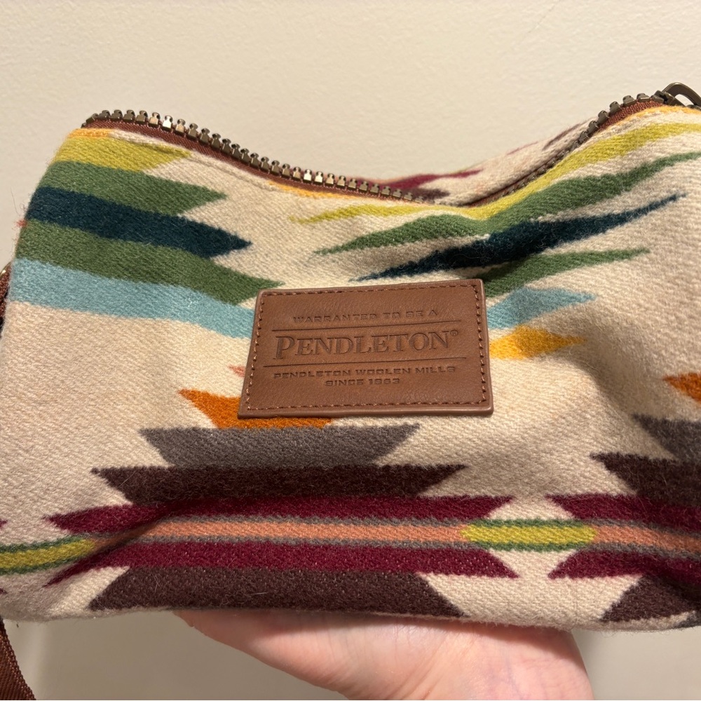 Pendleton Southwest Pattern Travel Kit Purse with… - image 2
